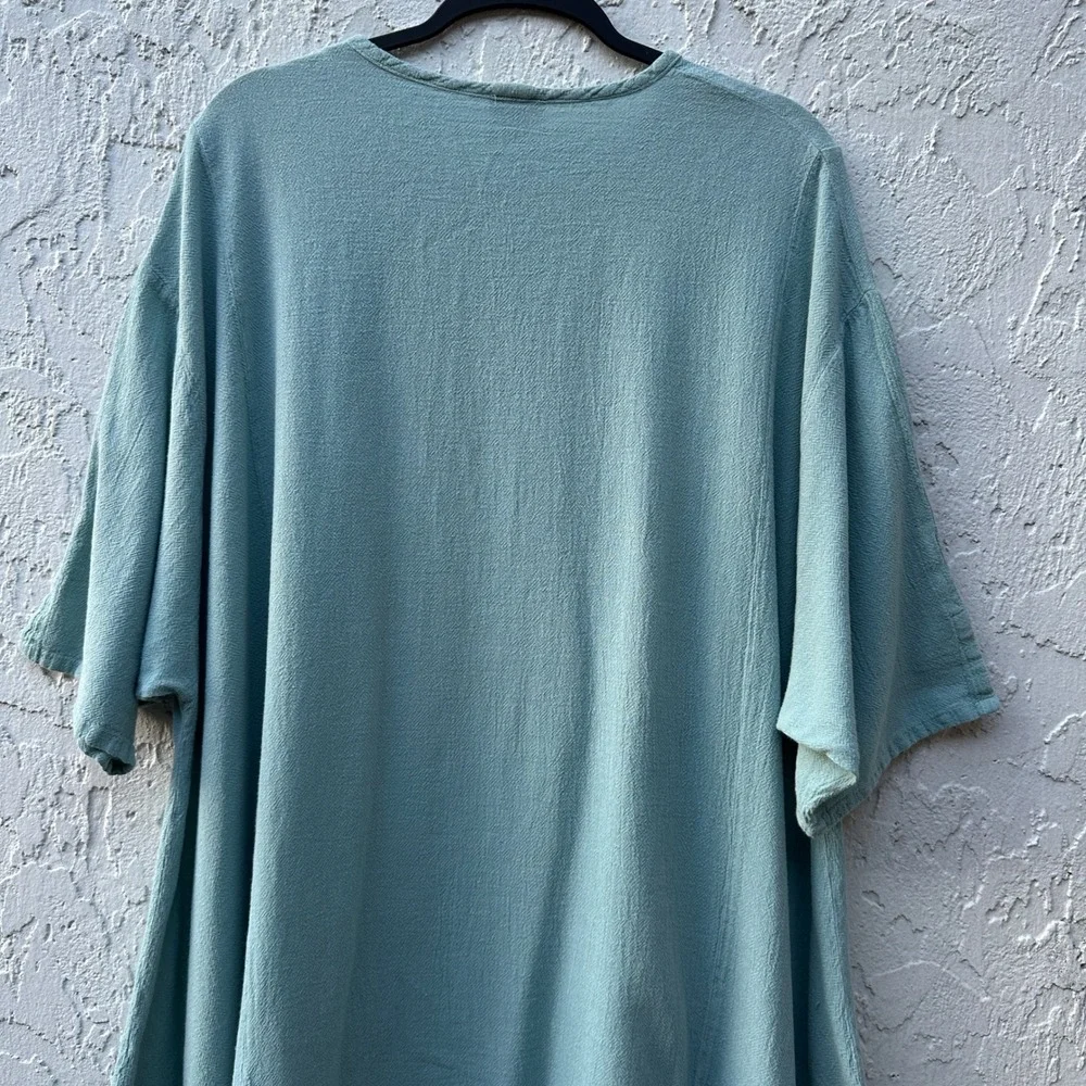 Oh My GauzeWomen 1X Seafoam Green Cotton Gauze Sharkbite Hem V-Neck Tunic Top_5